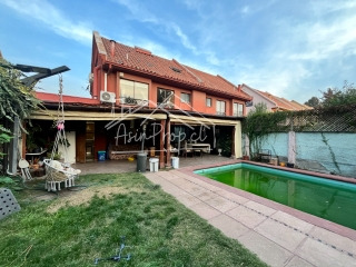 Casa Con Piscina Y Quincho En Condominio