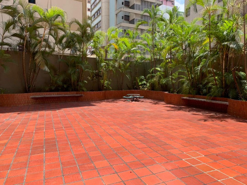 Venta De Apartamento En Plaza Venezuela, Excelente Ubicacion. A.m.