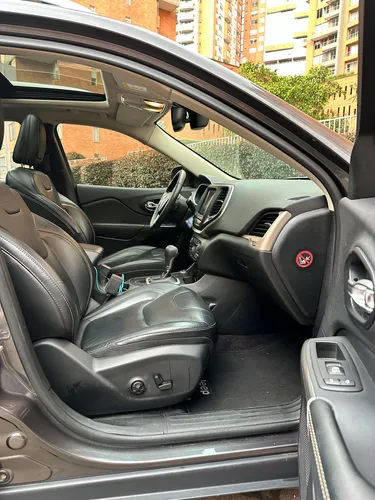 Jeep Cherokee 3.2 Longitude Plus