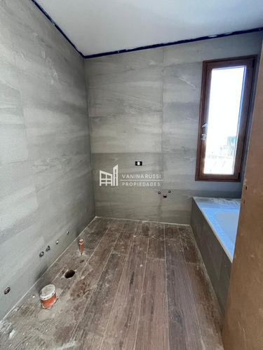 Casa En Venta Al Lago Central En Nordelta Virazón