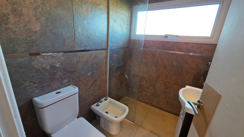 En Venta: Casa De 4 Ambientes Con Parque. Barrio Privado Haras Del Mar.