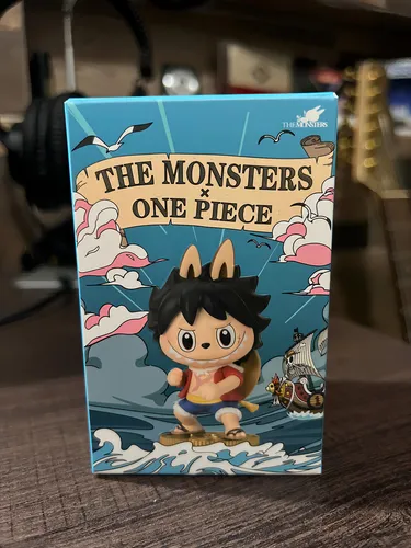 Figura de acción Labubu Monster x One Piece de Pop Mart Monster