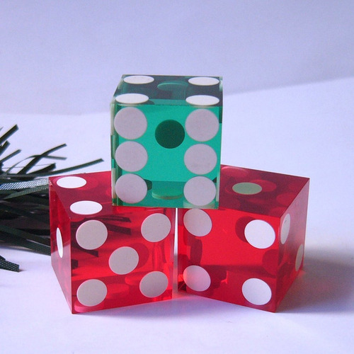 Dados De Casino De 19 Mm Con Los Bordes De Los Números De Se