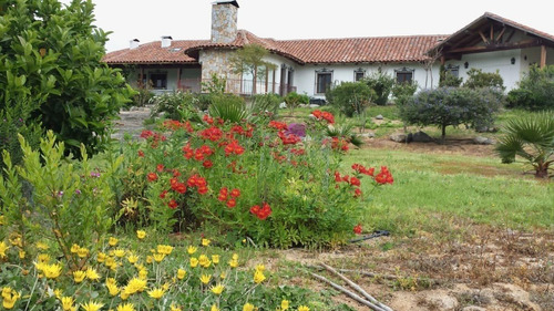 Estilo Colonial Con Increíble Vista Al Cerro La Campana