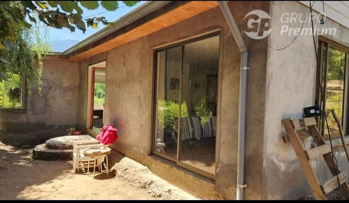 Casa En Venta De 4 Dorm. En Colbún