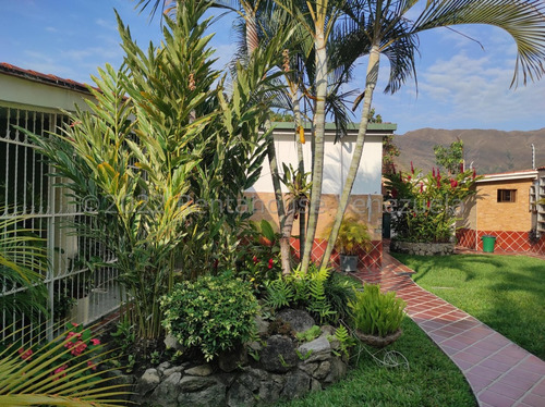 Hermosa Casa Quinta En Venta, Urb. El Castaño ( Zona Privada) Maracay, 23-27461 Mv