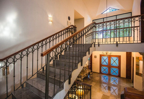 Casa En Venta En Valle Real Frente A Parque