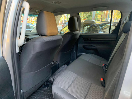 Imagen 7 de 13 de Toyota Hilux 2023 2.4 Cd Dx 150cv 4x2
