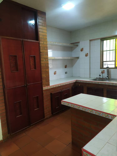 Bella Casa Tipo Campestre En Venta Sector El Piñal Limon Calle Anzoátegui Urbanismo Cerrado