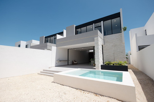 Casa(70) De 3 Recámaras En Venta En Privada Morera, Cholul
