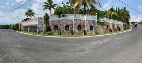 Residencia Lomas De Cocoyoc 5r 5b 4e Alberca Super Jardin