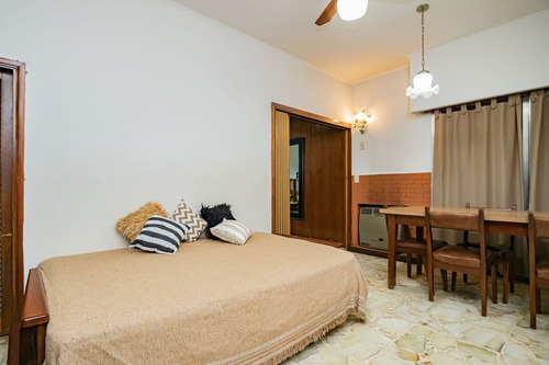 Venta Casa 5 Amb. En Caseros Con Pileta Y Cochera