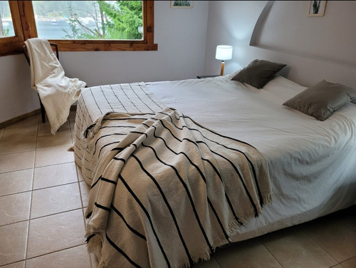 Pie De Cama Rusticos , Telar.lisos Y Rayados 60 Cm X190 Color Crudo O Crudo Y Gris Diseño Crudo Rayas Separadas Negras