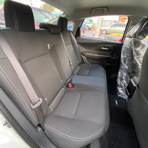 Imagen 6 de 10 de Toyota Yaris E 2023