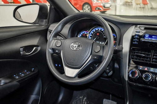 Imagem 6 de 15 de Toyota Yaris Hatch Xl 1.3 Aut