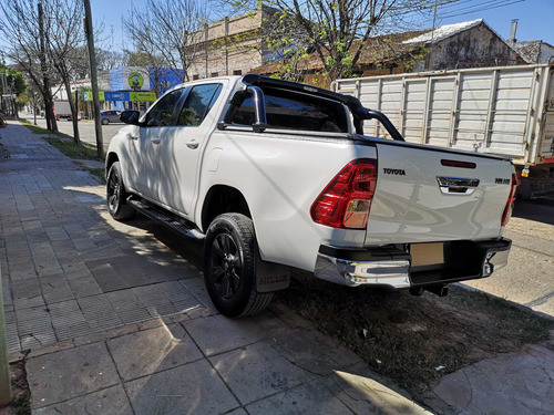 Imagen 3 de 13 de Toyota Hilux 2016 2.8 Cd Srv 177cv 4x4 At