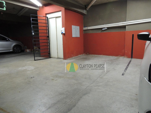 Imagen 3 de 6 de Cochera Cubierta C/ Portón Automático A Mts. Est. Banfield