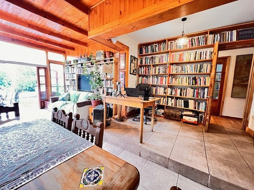Casa En Venta De 5 Dorm. En Macul