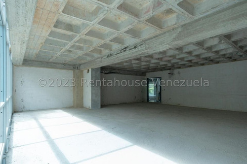 Oportunidad De Inversion, Para Ampliar Tu Negocio. Oficina En Alquiler Ubicada En Los Naranjos Del Cafetal 24-1046