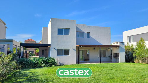 Casa En Venta En El Barrio Vistas De Puertos, Escobar