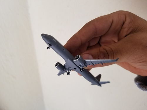 Avion Airbus A321neo De Luftwaffe 15+10 En La Escala 1:400