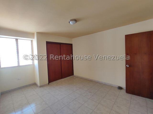 Bello Apartamento En Venta En Calicanto Maracay 144 Metro 4 Habitaciones 3 Baños Pozo De Agua Gas Directo Seguridad Nela 25-13326