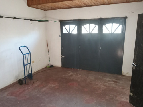 Imagen 2 de 26 de Casa De 3 Ambientes Con Garage Cubierto + Depto Al Fondo