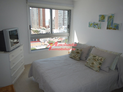Apartamento En Punta Del Este, Mansa- Ref: 3082