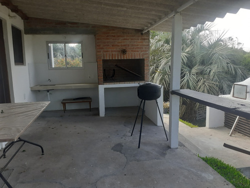 Casa 3 Dormitorios, A 200 Mts De La Costa, Amplia Vista Al Mar.