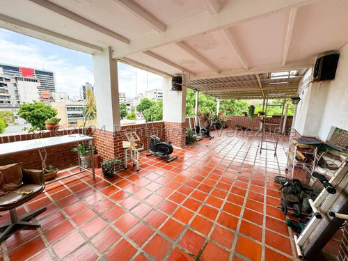 Ms: 24-7875. Vendemos Edificio Comercial En La Av. Ppal De Chacao. A=1287 M2, 4b, 13p.