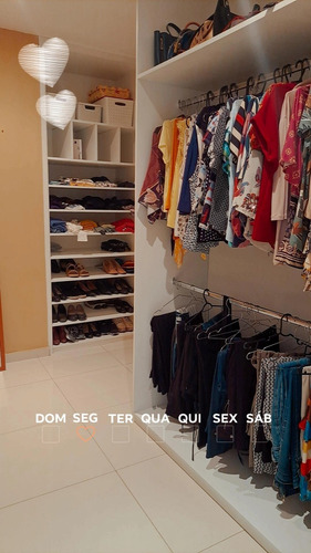 Casa Com 3 Quartos, Sendo 1 Suíte Com Banheira E Closet