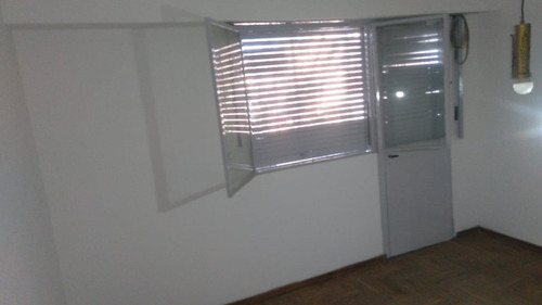 P.h. Tipo Casa 4 Ambientes Mas Dependencia, Floresta.