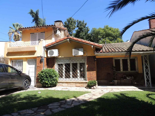Casa En Venta 3 Dorm-parque-pileta Zona Hindú Club