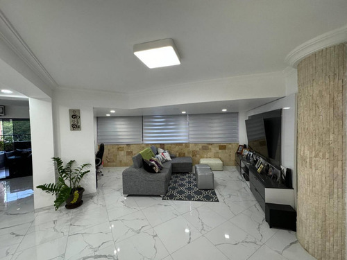 Annic Coronado Vende Exclusivo Dúplex En Resd. Esturión Trigaleña Alta Ref. 267636