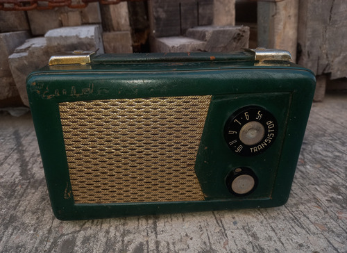 Antigua Radio Portatil A Transistor - Model 2hc-43