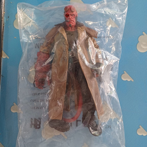 Figura Hellboy Mezco Dark Horse Comics