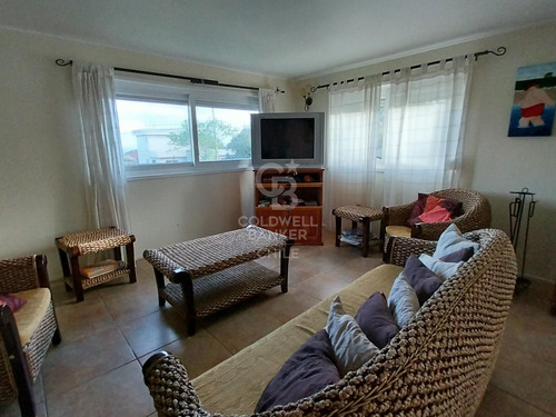 Amplia Casa En Excelente Ubicación