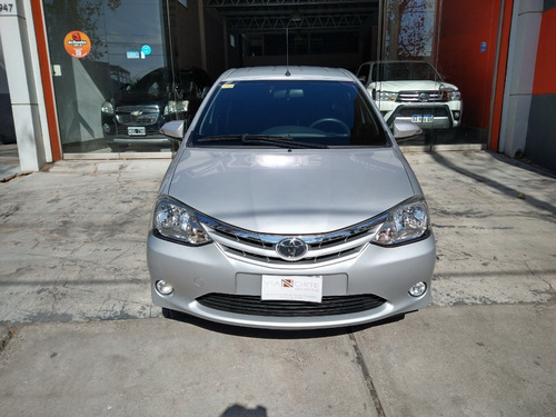 Imagen 3 de 10 de Toyota Etios Xls 4p 2015