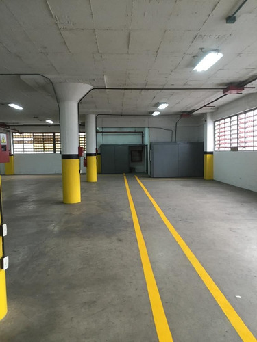 En Alquiler / Venta Local Industrial (piso) En Ruiz Pineda 1.537mts2. (a.v)