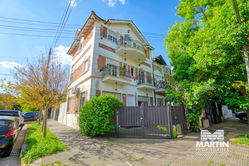 Casa En Venta 6 Amb Con Jardín En Olivos