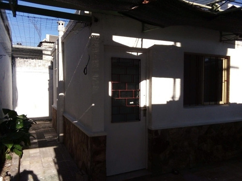 Administración Unión Casa Al Fondo. 1 Habitación $14000