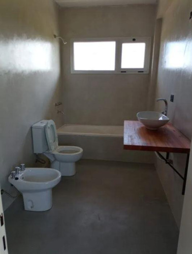 Casa En Venta - 3 Dormitorios 3 Baños - Cochera - 1.166mts2 - San Sebastián, Escobar