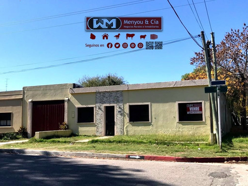 Venta Casa Trinidad Flores 5 Dormitorios Esquina Luminosa Con Patio Verde Cochera Y Barbacoa