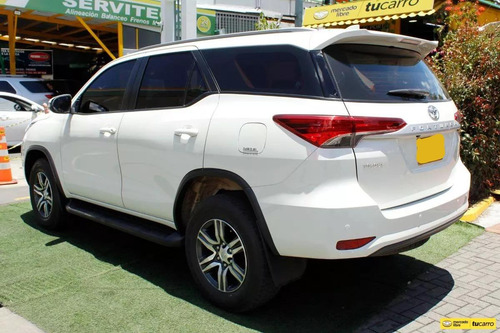 Toyota Fortuner 2.4 Sw4