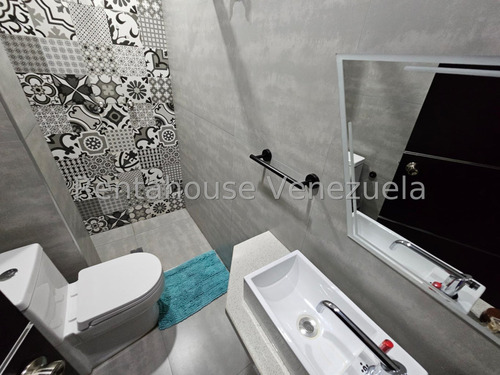 Casa En Venta En Barrio Sucre Maracay 25-5277 Irrr