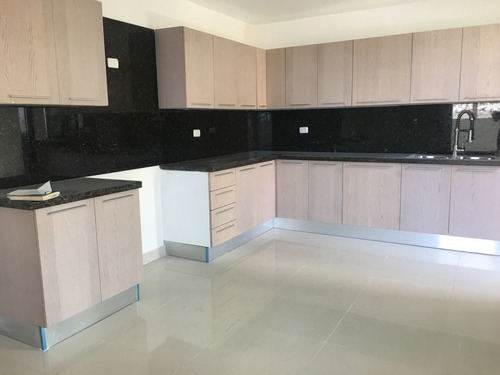Imagen 13 de 14 de Penthouse De 686 Mts2, 3 Niveles, 3 Parqueos.