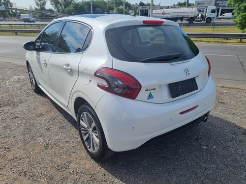 Imagen 12 de 18 de Peugeot 208 2016 1.6 Feline