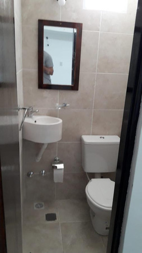 Local En Venta - Espacio Principal Y Dos Baños - 50 Mts2 - Wilde