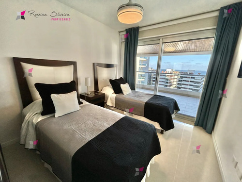 Venta De Apartamento De 2 Dormitorios En Edificio Icon Brava Punta Del Este