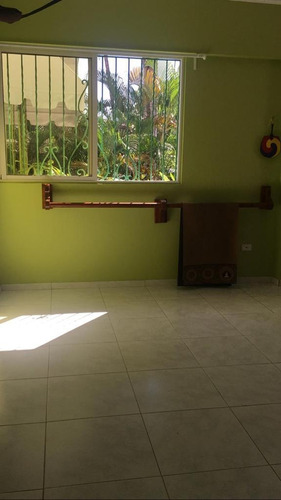 Imagen 6 de 14 de Apto. Semi-amueblado 2do. Piso 205 Mt2 Sala-estar Amplia